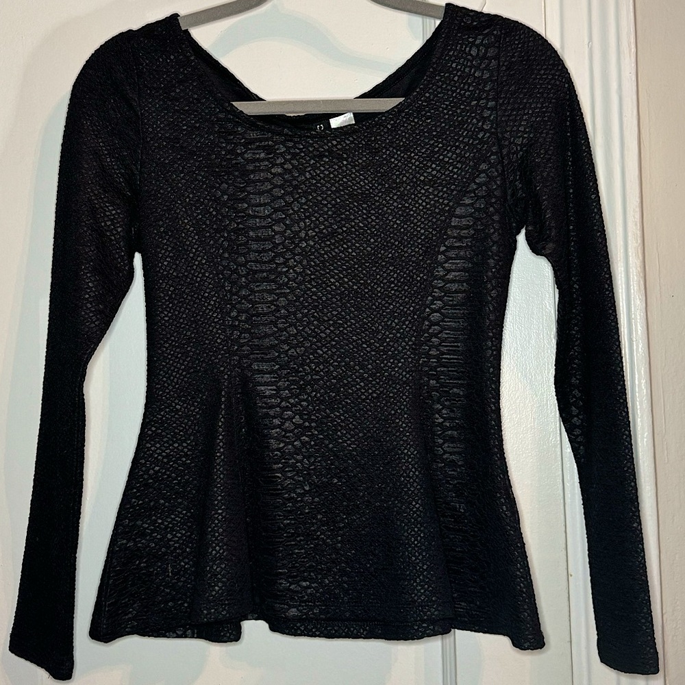 Patterned long sleeve